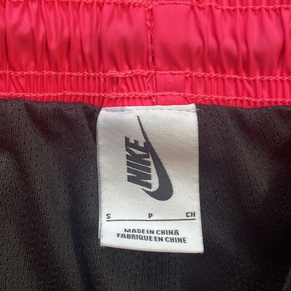 Nike x Atmos NRG Vintage Patchwork Track Pant
Pink/Hyper Jade - Picture 2 of 7